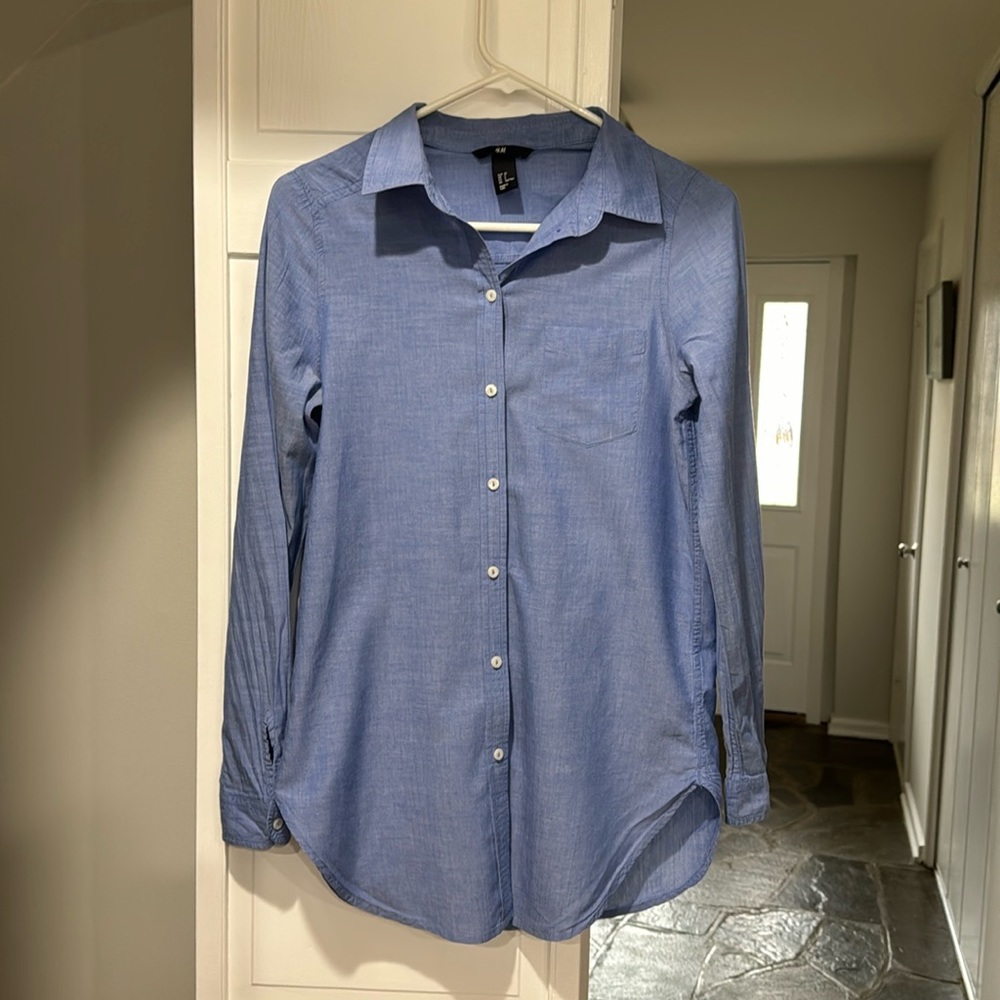 H&M Collared Button Down Shirt (EUR 32 / US 2)